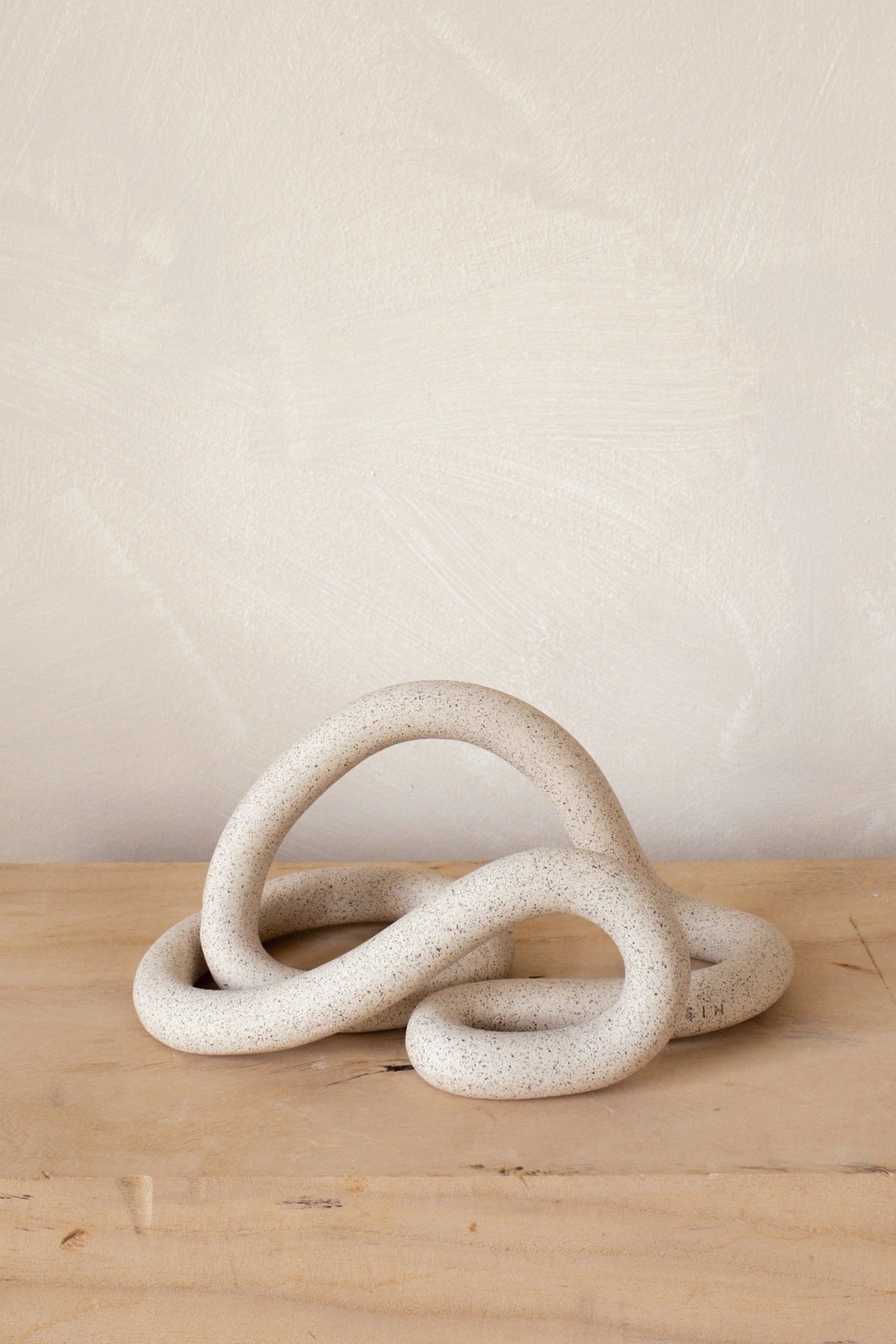 Sin Ceramics Lumbra book stand in sand
