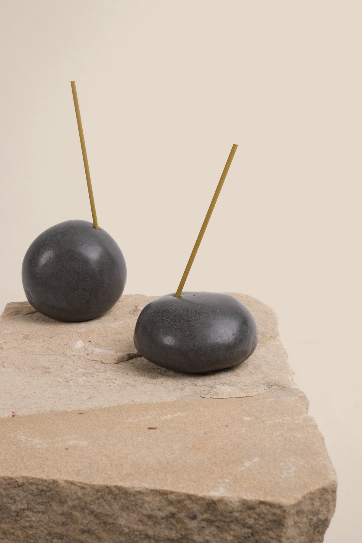 Pebble Incense Holder Black