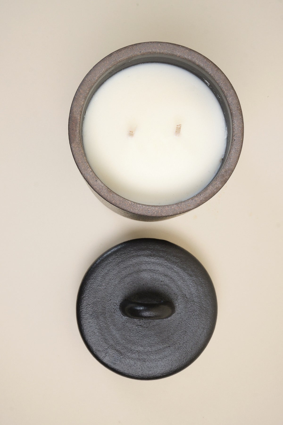 Adlan candle with ceramic lid